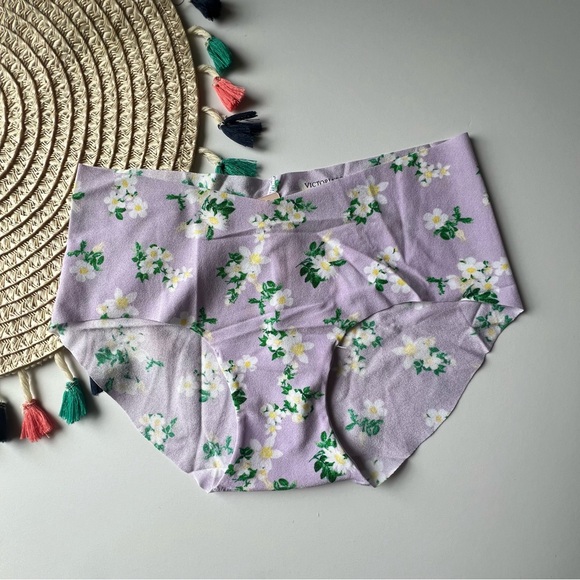 Victoria's Secret No-Show Hiphugger Panty Tinted Lilac Floral Small NEW - Picture 1 of 6